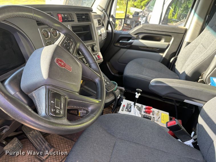 image for item ZA0841 2025 Kenworth T880 dump truck