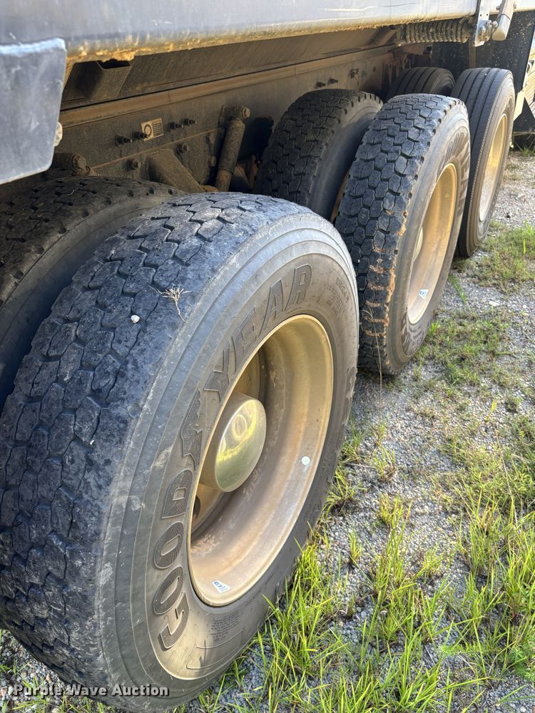 image for item ZA0841 2025 Kenworth T880 dump truck