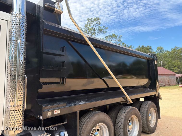 2025 Kenworth T880