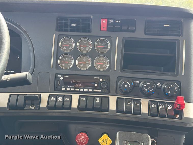 2025 Kenworth T880
