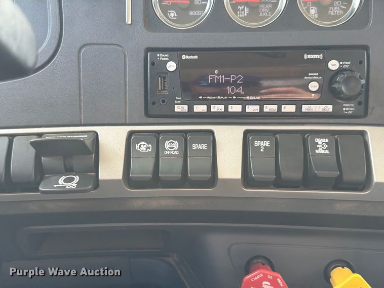 2025 Kenworth T880