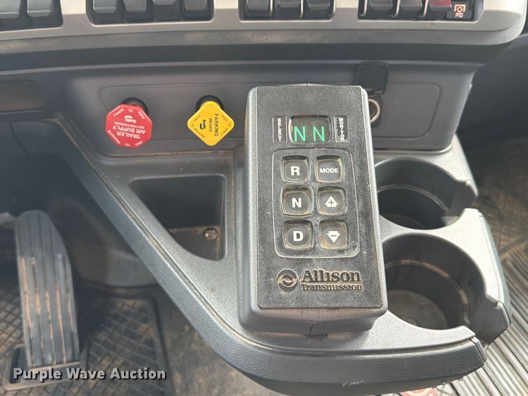 2025 Kenworth T880