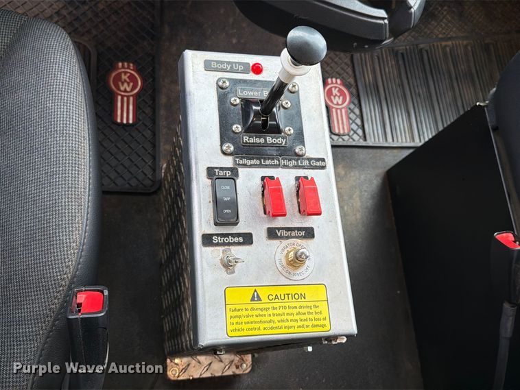 2025 Kenworth T880