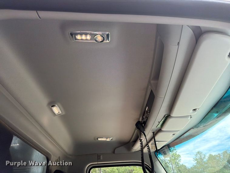 2025 Kenworth T880