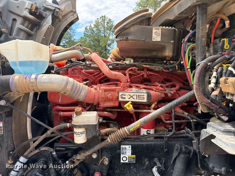 2025 Kenworth T880