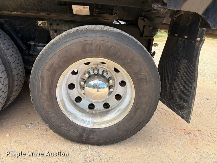 2025 Kenworth T880