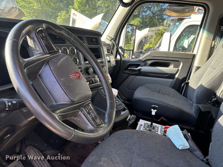 image for item ZA0842 2025 Kenworth T880 dump truck