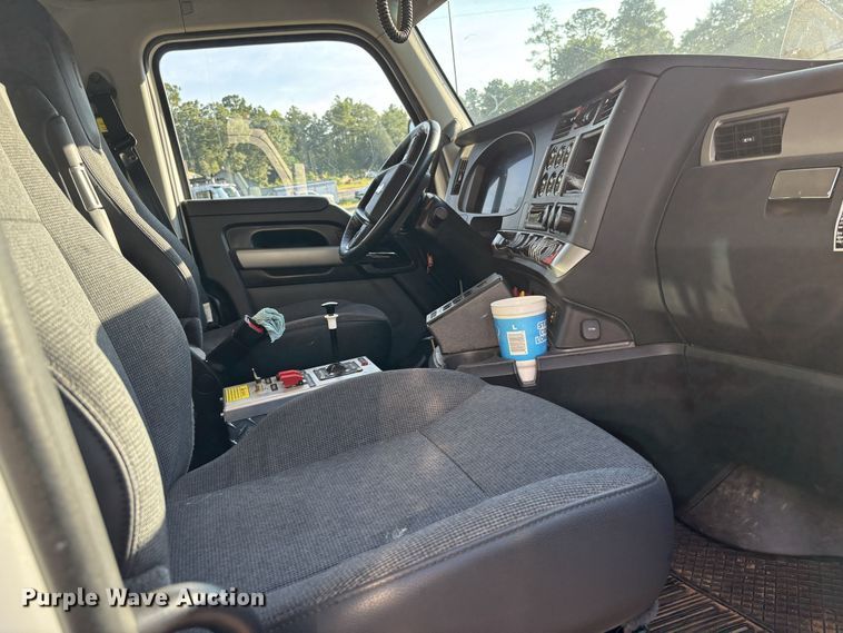 image for item ZA0842 2025 Kenworth T880 dump truck