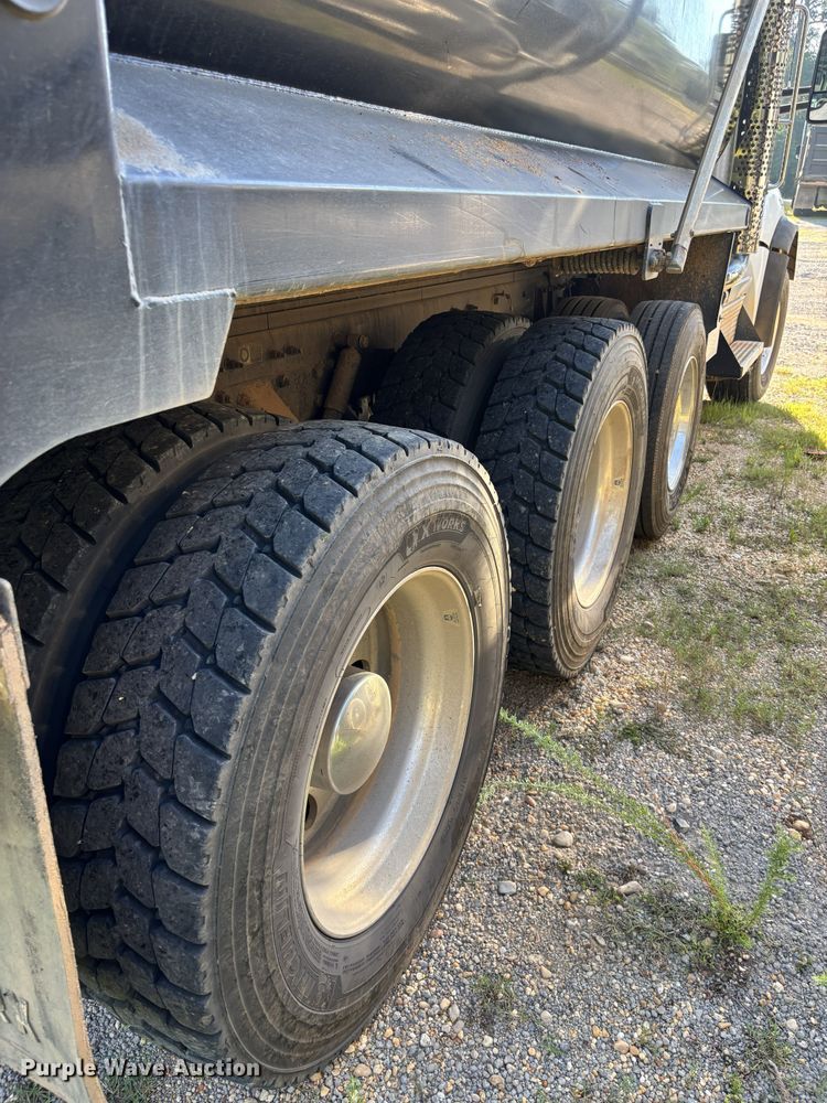 image for item ZA0842 2025 Kenworth T880 dump truck