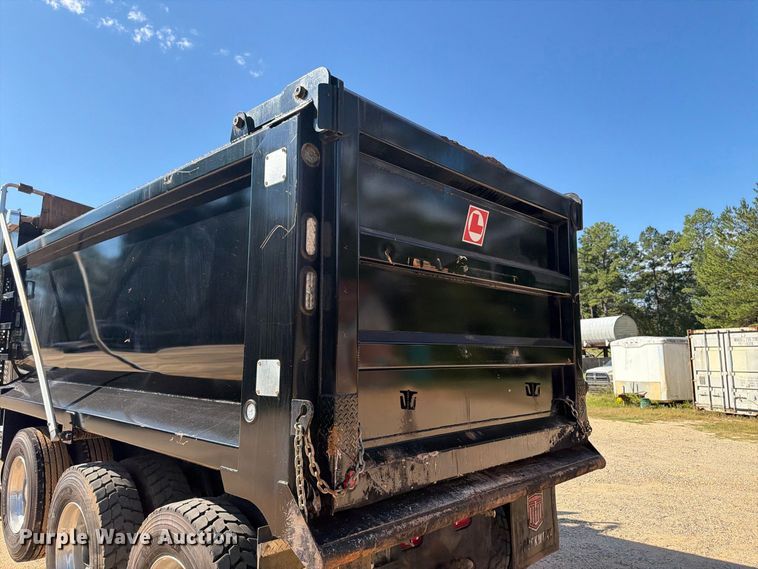 image for item ZA0842 2025 Kenworth T880 dump truck