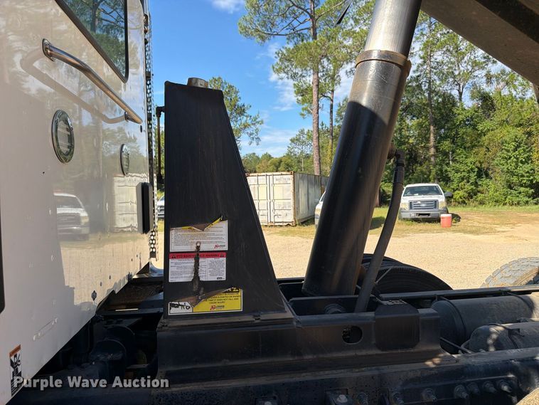 image for item ZA0842 2025 Kenworth T880 dump truck