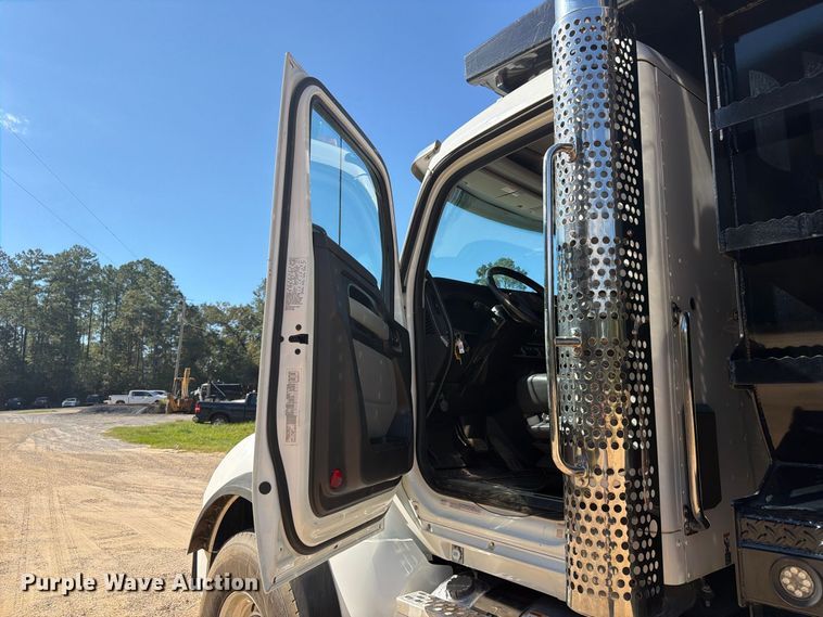 image for item ZA0842 2025 Kenworth T880 dump truck