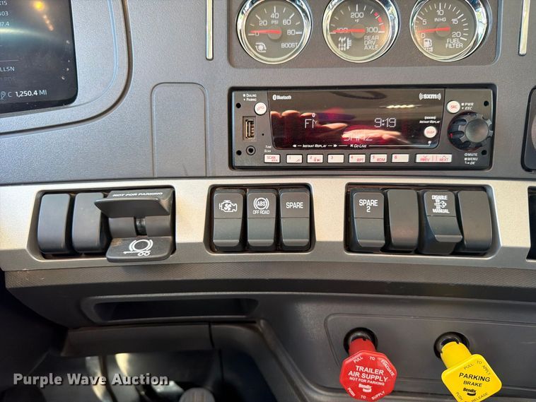 image for item ZA0842 2025 Kenworth T880 dump truck