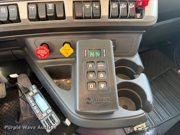 image for item ZA0842 2025 Kenworth T880 dump truck