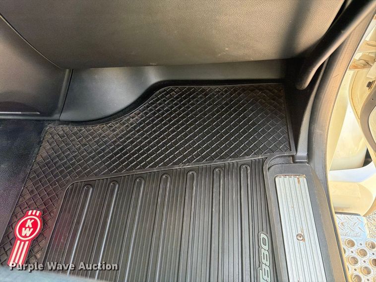 image for item ZA0842 2025 Kenworth T880 dump truck