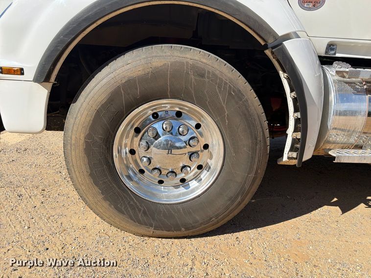 image for item ZA0842 2025 Kenworth T880 dump truck