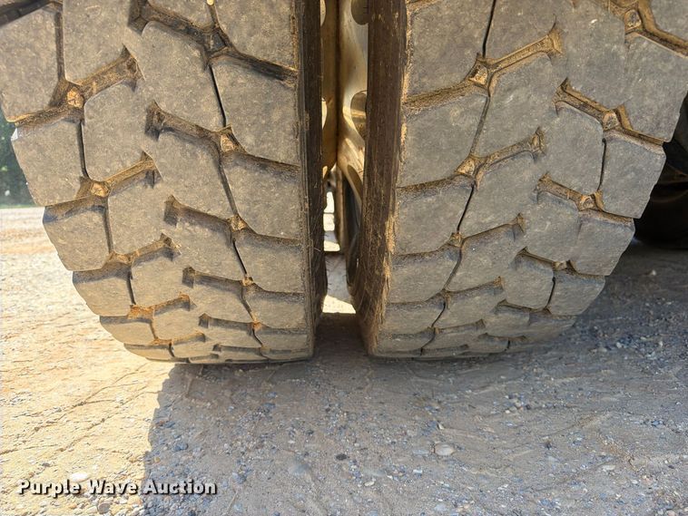 image for item ZA0842 2025 Kenworth T880 dump truck