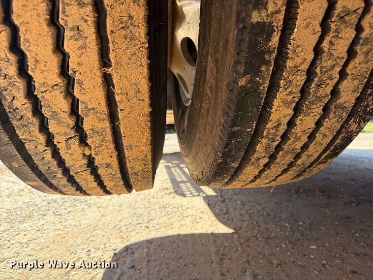 image for item ZA0842 2025 Kenworth T880 dump truck