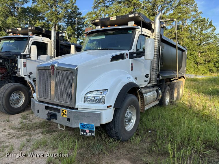 2025 Kenworth T880 dump truck