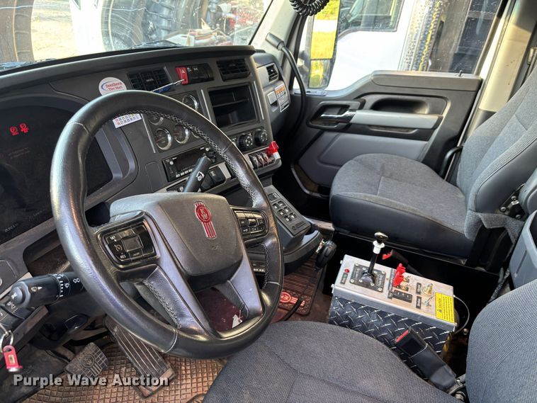 image for item ZA0843 2025 Kenworth T880 dump truck