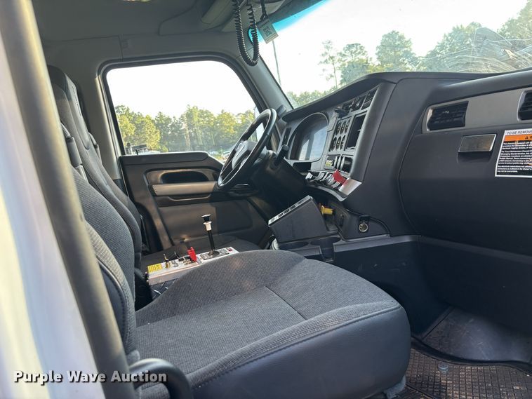 image for item ZA0843 2025 Kenworth T880 dump truck