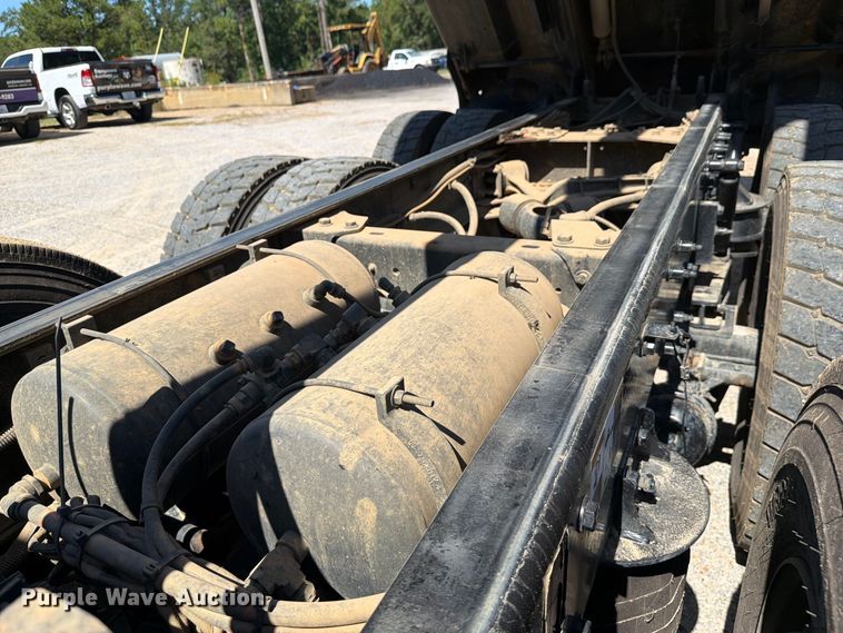 image for item ZA0843 2025 Kenworth T880 dump truck