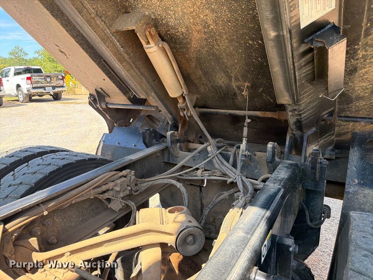 image for item ZA0843 2025 Kenworth T880 dump truck