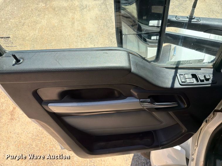 image for item ZA0843 2025 Kenworth T880 dump truck