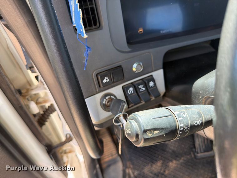 image for item ZA0843 2025 Kenworth T880 dump truck