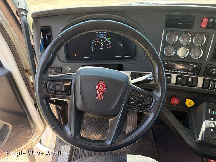 image for item ZA0843 2025 Kenworth T880 dump truck