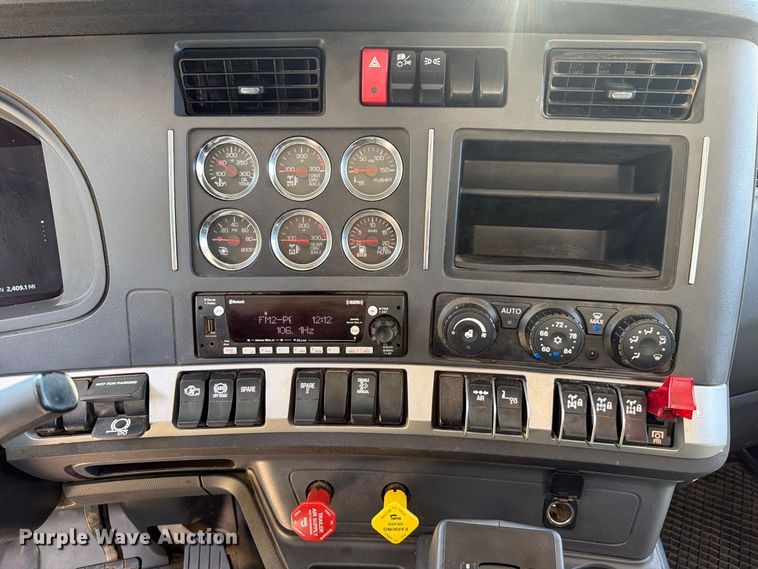 image for item ZA0843 2025 Kenworth T880 dump truck