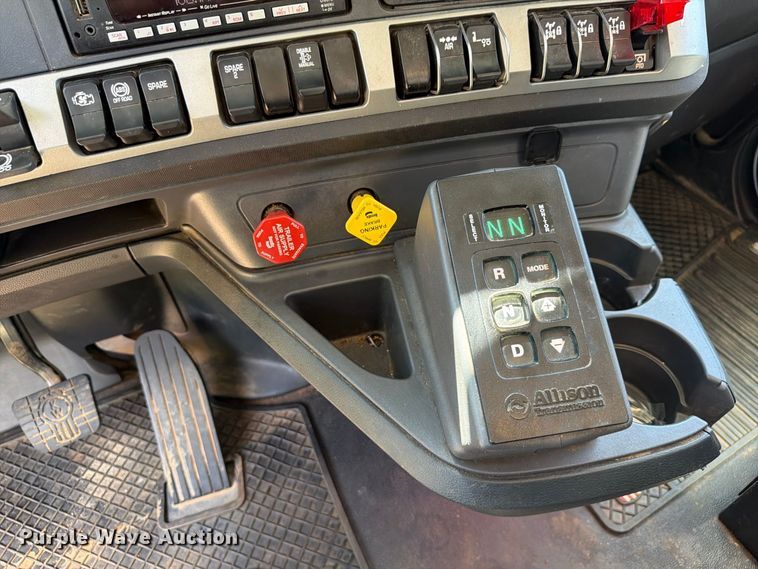 image for item ZA0843 2025 Kenworth T880 dump truck