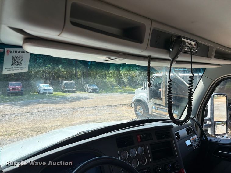 image for item ZA0843 2025 Kenworth T880 dump truck