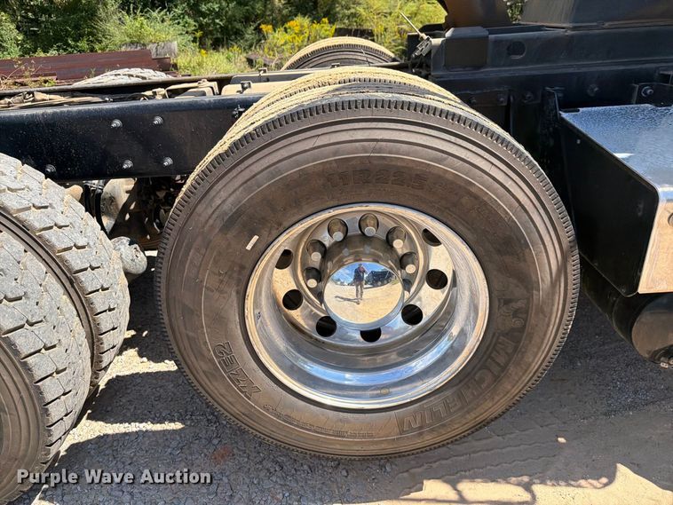 image for item ZA0843 2025 Kenworth T880 dump truck