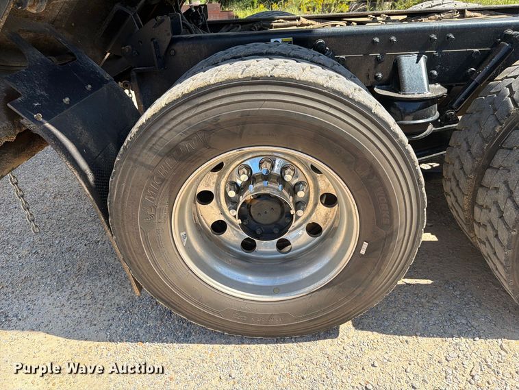 image for item ZA0843 2025 Kenworth T880 dump truck