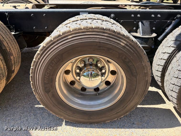 image for item ZA0843 2025 Kenworth T880 dump truck