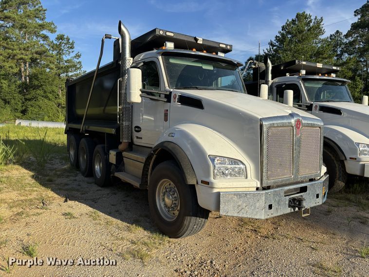 image for item ZA0844 2025 Kenworth T880 dump truck