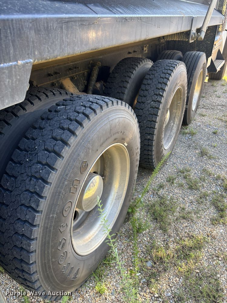image for item ZA0844 2025 Kenworth T880 dump truck