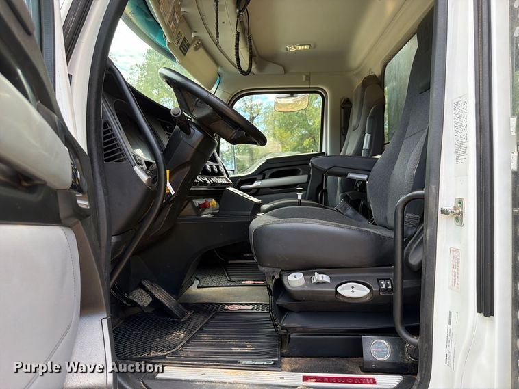 image for item ZA0844 2025 Kenworth T880 dump truck