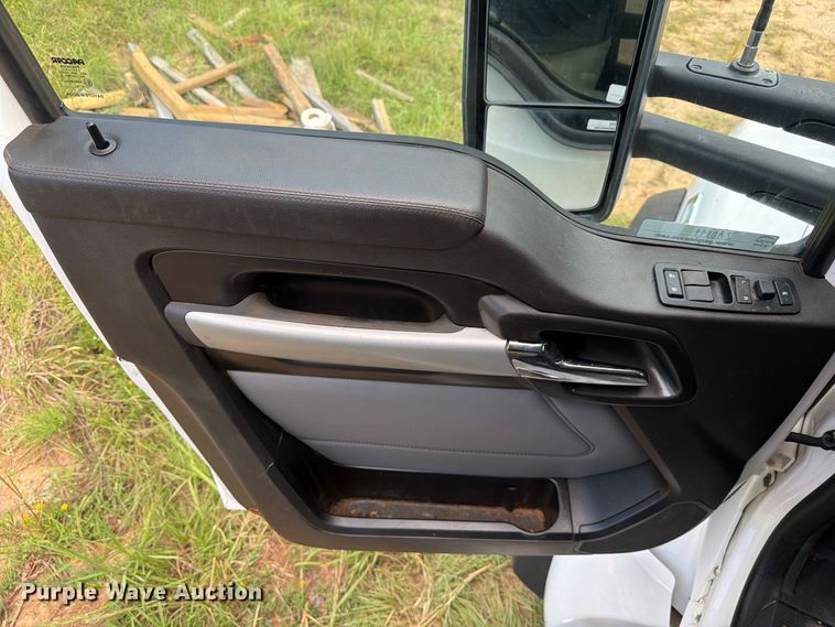 image for item ZA0844 2025 Kenworth T880 dump truck