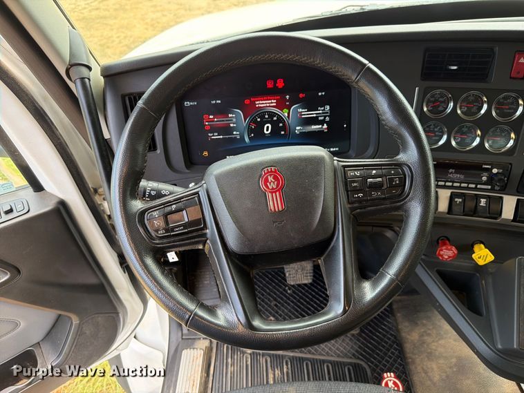 image for item ZA0844 2025 Kenworth T880 dump truck