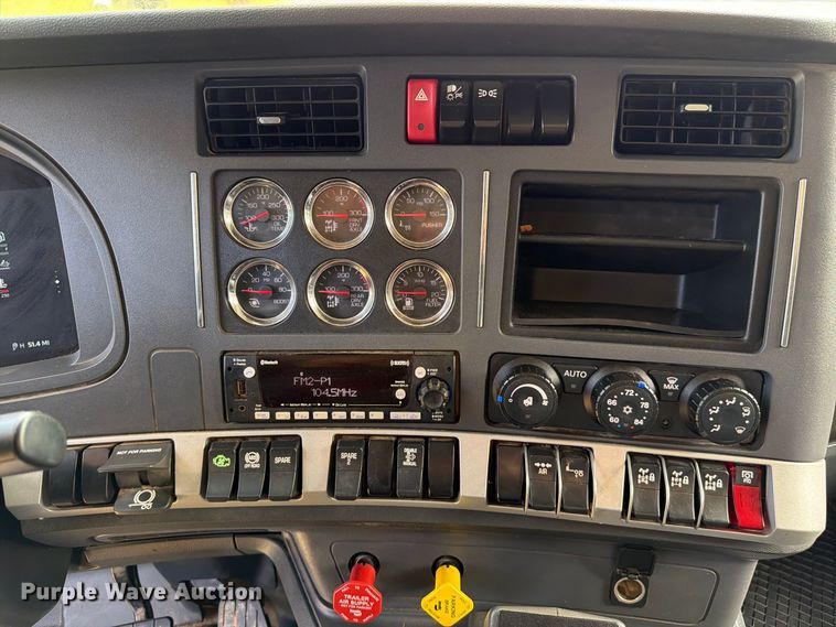 image for item ZA0844 2025 Kenworth T880 dump truck