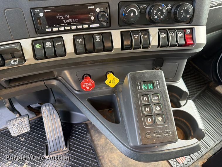image for item ZA0844 2025 Kenworth T880 dump truck