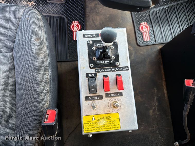 image for item ZA0844 2025 Kenworth T880 dump truck