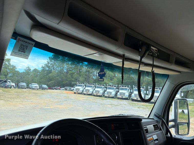 image for item ZA0844 2025 Kenworth T880 dump truck