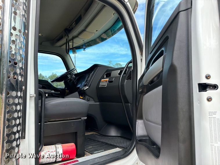 image for item ZA0844 2025 Kenworth T880 dump truck