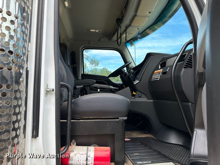 image for item ZA0844 2025 Kenworth T880 dump truck