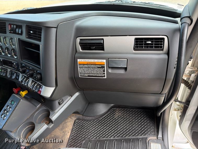 image for item ZA0844 2025 Kenworth T880 dump truck