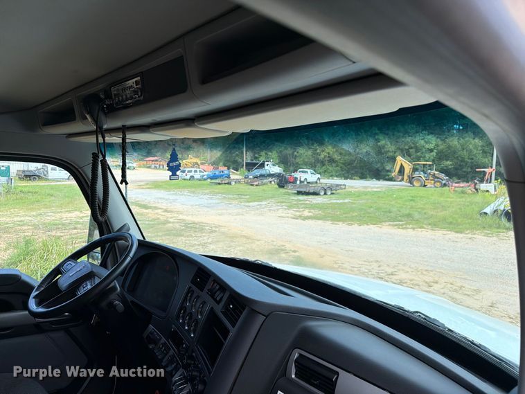 image for item ZA0844 2025 Kenworth T880 dump truck