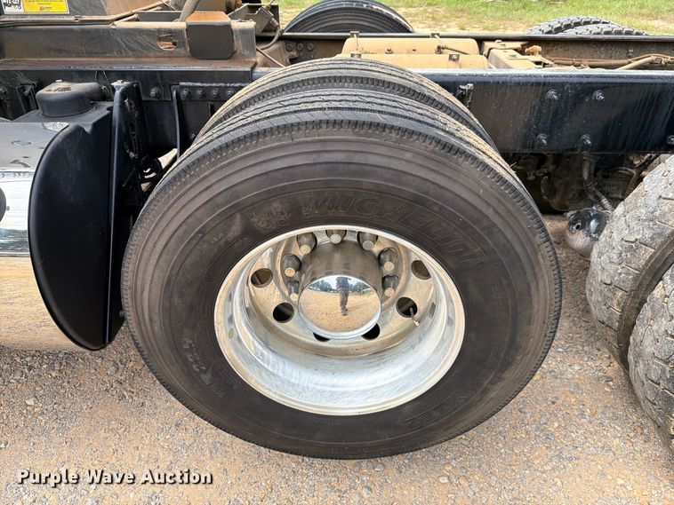 image for item ZA0844 2025 Kenworth T880 dump truck